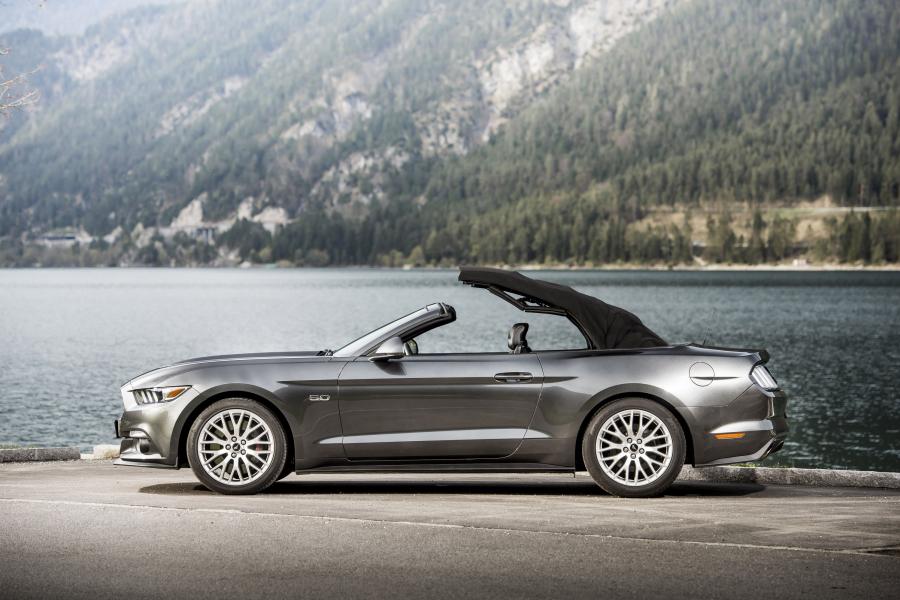  Ford Mustang GT Convertible 2015 года  (EU) (фото 13 из 32)